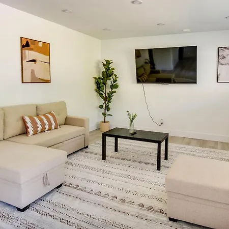 Pet-Friendly Norfolk Retreat About 7 Mi To Beach!